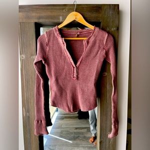 Free People knit. Size small. Thicker material. Perfect for fall/ winter.